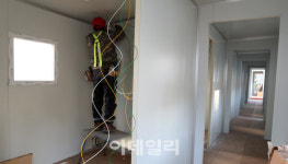 [포토]임시 병상 모습 갖추는 컨테이너형 치료 공간