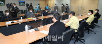 [포토]동남권물류단지 관계자들과 코로나19 방역 간담회 갖는 서정협 권한대행