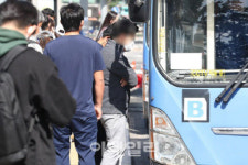 서울 시내버스 7016번 기사, 코로나 확진…대중교통도 `비상`