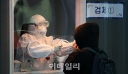 [포토]코로나19 신규 확진자 967명, 누적 확진자 6만명 넘었다