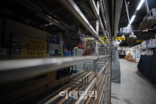 [포토]가락몰 코로나19 확진자 발생, 불꺼진 매장