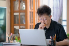 수능으로 유턴하는 직장인 증가 추세...왜?