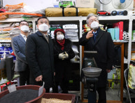 이재명·정하영, 김포 양곡시장 방문…“소상공인 돕겠다”