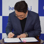 [포토]조인서에 사인하는 ㈜이노메디제이 최현규 대표