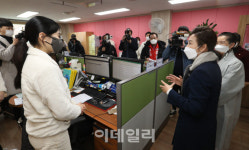 [포토]나경원, 강북노인종합복지관 방문