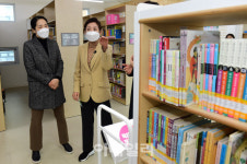 [포토]나경원, 노원어린이도서관 방문