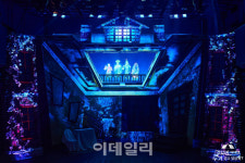 [100자 리뷰]실컷 웃고 싶다면?..뮤지컬 쿠로이 저택엔~