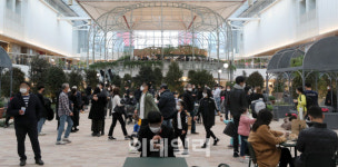서영이앤티더현대사운즈포레스트 | [포토]핫플로 등장한 '더현대 서울 사운즈포레스트'