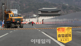 [포토]광화문광장 서측 도로 확장공사로 폐쇄
