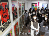 [포토] 스트리트 아트 전 관람하는 예원학교 학생들