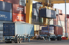 햇김치가 묵은지될 판…수출 선박 확보 총력전