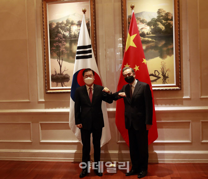 한중 정상, 협력 강화 약속…새로운 전기에 활력 부여
