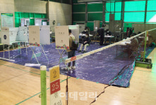 [포토] 홍제배드민턴장 투표소