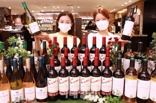 [포토] 롯데백화점, 유로리프 인증 유기농 와인 선보여..