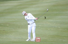 [포토] 김수지 침착한 숏게임