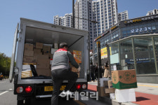 [포토]단지 내 택배차량 진입 제한된 고덕동 한 아파트