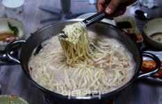 [강경록의 미식로드] 싱싱한 해물 가득, 탱탱한 면발은 감동