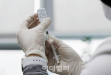 코로나19 예방접종 부작용 첫 보상 결정…발열·오한 등 증상(상보)
