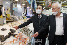 제주시농협하나로클럽오라점 | [포토] 제주시 농협하나로마트 방문한 이성희 회장