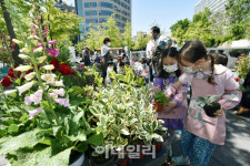 [포토]만리동광장에 만들어진 세계가족정원