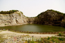 작은동이층 | [인싸핫플] 7천만년 전 한반도의 비밀 품은 이색 비경