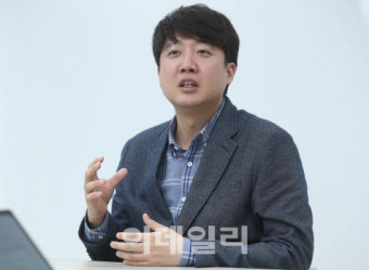 국민의힘, 16일 새로운 원내대표 선출 예정...당권 경쟁 치열 예고