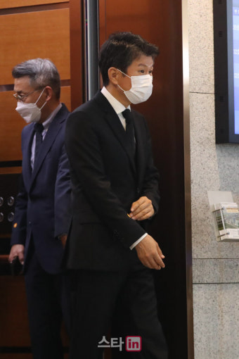 [포토]빈소로 향하는 정몽규 회장