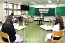 [포토]인창고 학생들과 환경·그린뉴딜 의견 나누는 안승남 구리시장