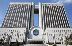 法 금품수수 의혹 부장판사, 재판부 변경 필요하다 결론