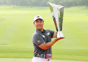 [포토] 김주형 '최종일 33홀 강행군 끝에 우승'
