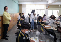 [포토]김부겸 총리, 수업 참관