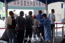 [포토]신규확진 429명, 이틀째 400명대…주말 영향 감소