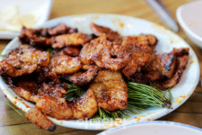 [강경록의 미식로드] ‘솔향’ 가득 품은 ‘돼지숯불구이’