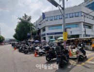 [뉴스+]퀵 전용 주차장서 밀려나는 퀵서비스 기사들