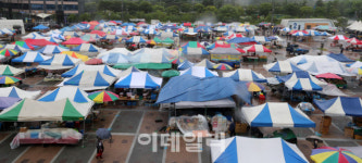 [포토]점포 재배치등 새단장 마치고 개장한 모란민속5일장