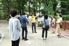 [포토]주민들과 건원대로 실개천 현장 찾은 안승남 구리시장