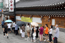 [포토]코로나 확산에 삼계탕 포장해서 가려는 시민들