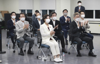 [포토]예비경선 결과발표 기다리는 더불어민주당 대선 예비후보자들