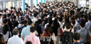 [포토]수도권 ‘사회적 거리두기 4단계’ 시작