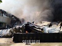 의정부 용현산단 양말공장 화재...“인명 피해 없어”