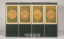 韓 공예의 美 한자리에...개관 첫날부터 전시장 북적
