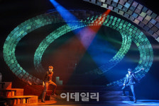 [100자 리뷰]마약 넘버의 향연..뮤지컬 마마, 돈크라이