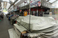 [포토] 휴가철 맞아 한산한 종로신진시장