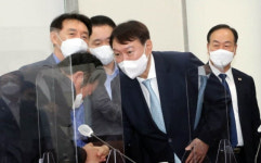 방역수칙 위반…도마 오른 윤석열 103개 의원실 신고식