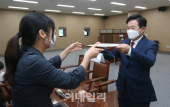 [포토]원희룡, 중앙선관위 찾아 대선 예비 후보등록