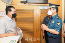 [포토]화정동 로데오거리 방역현장 점검하는 김남현 경기북부경찰청장