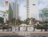 “이게 나라냐” 임대아파트 교통민원에 출입구 바꾼 LH[뉴스+]