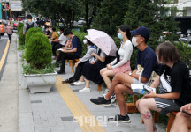 [포토] 임시선별진료소 앞 대기 행렬