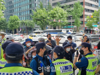 광화문 막히니 탑골로 간 전광훈黨 집회…턱스크하고 경찰과 충돌