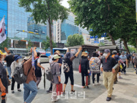 광화문 막히니 탑골로 간 전광훈黨 집회…턱스크하고 경찰과 충돌